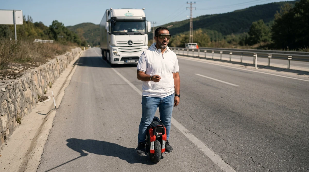 80 KM HIZLA TIRI SOLLADI &Uuml;LKE G&Uuml;NDEMİNE OTURDU