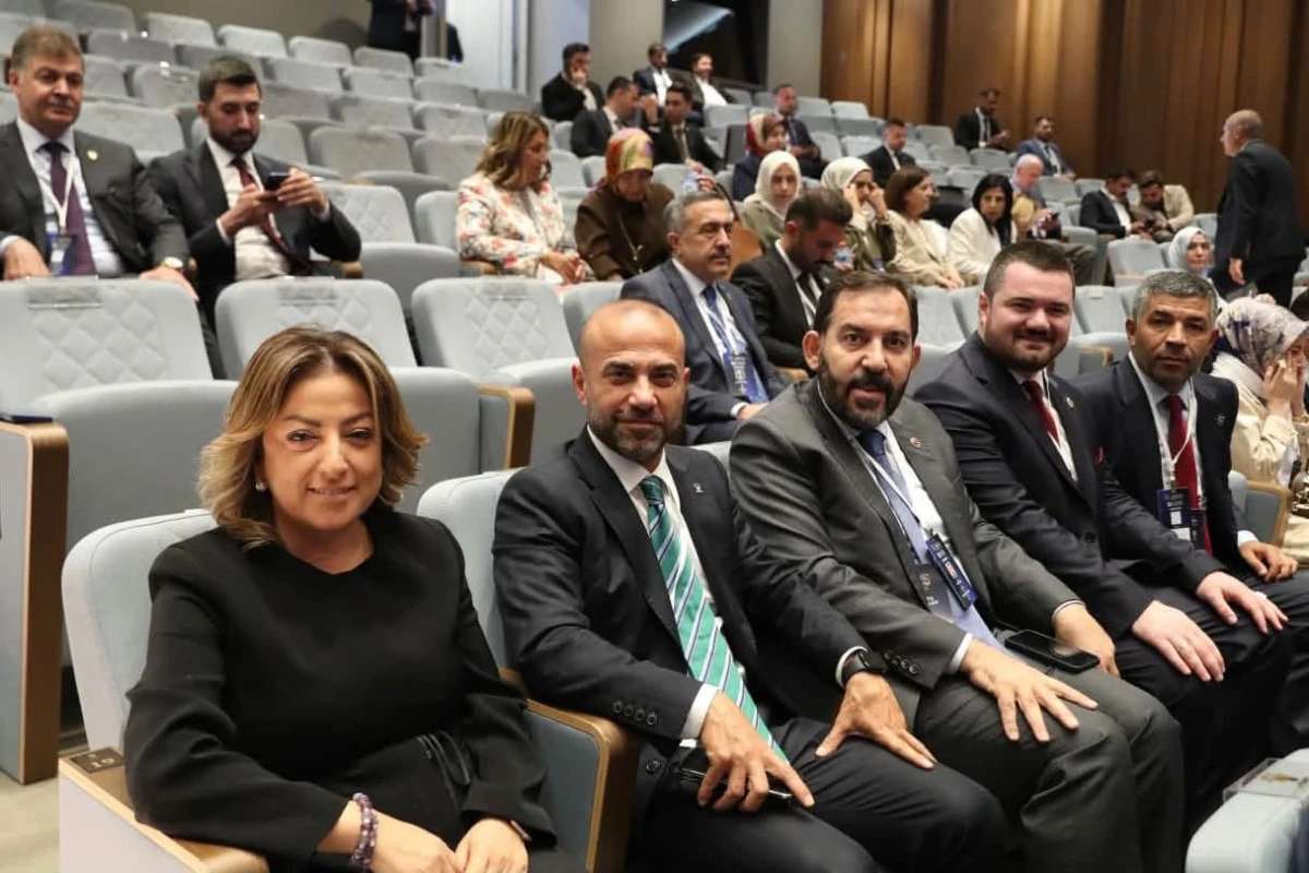 AK PARTİ HEYETİ 25&rsquo;NCİ KURULUŞ YIL D&Ouml;N&Uuml;M&Uuml; KUTLAMALARINA KATILDI