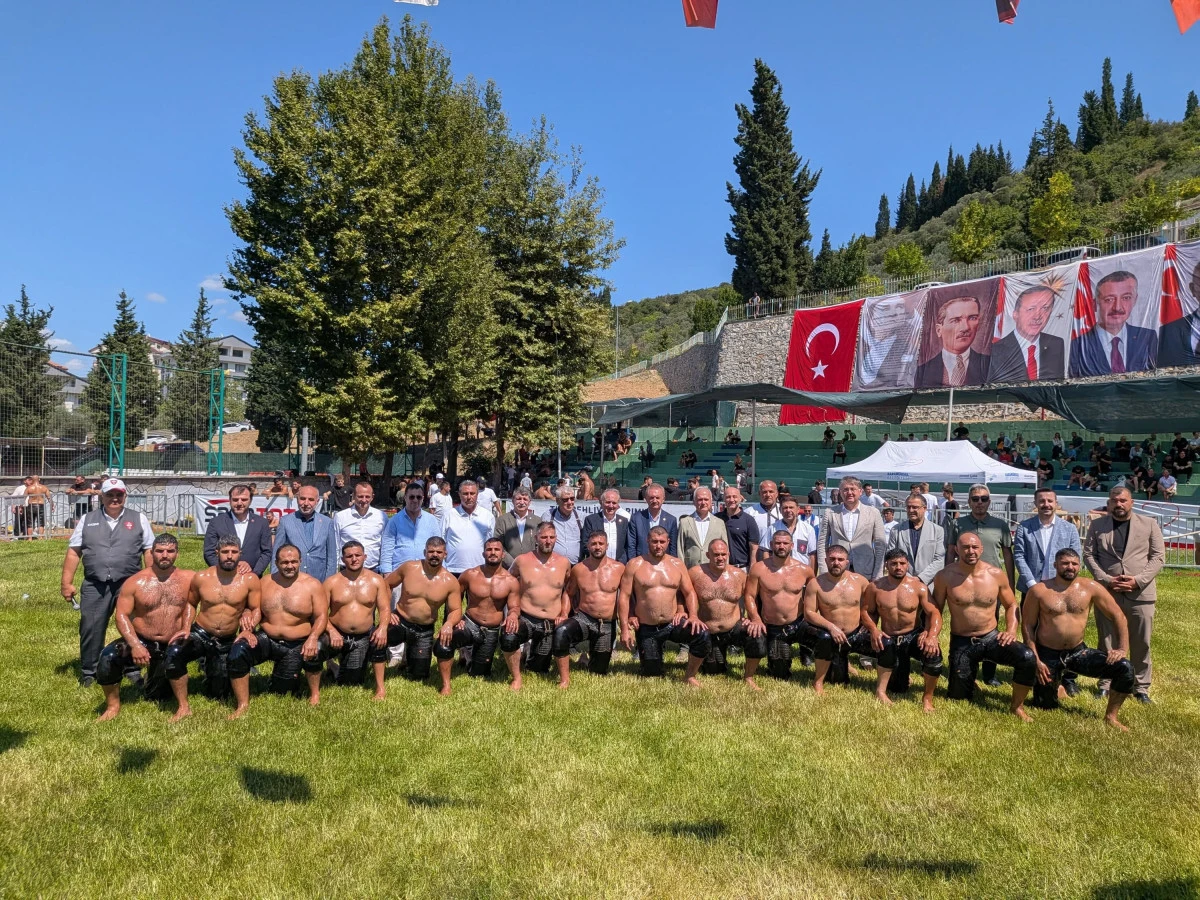 BAŞKANLAR KARAM&Uuml;RSEL YAĞLI G&Uuml;REŞLERİNİ İZLEDİ