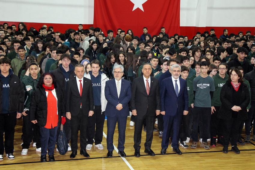 &ldquo;BAYRAK BİZİ BİR ARADA TUTAN G&Uuml;&Ccedil;T&Uuml;R&rdquo;
