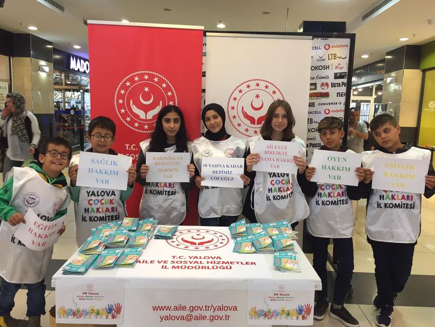 &Ccedil;OCUKLAR HAKLARINI B&Uuml;Y&Uuml;KLERE HATIRLATTI
