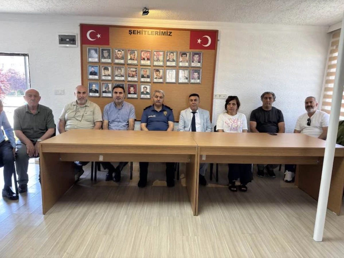 EMNİYET M&Uuml;D&Uuml;R&Uuml; ŞEHİT AİLELERİNİ ZİYARET ETTİ