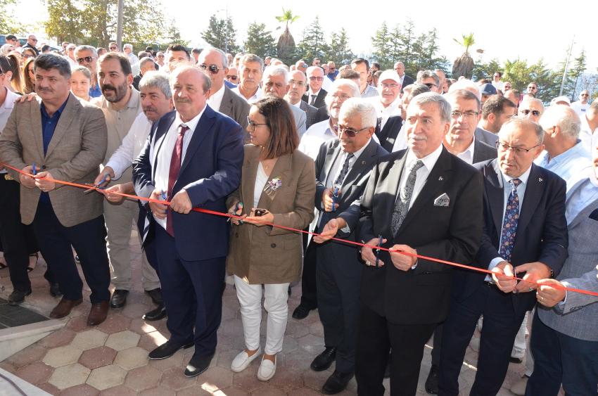 ESENK&Ouml;Y BELEDİYESİ YENİ HİZMET BİNASI G&Ouml;RKEMLİ BİR T&Ouml;RENLE A&Ccedil;ILDI