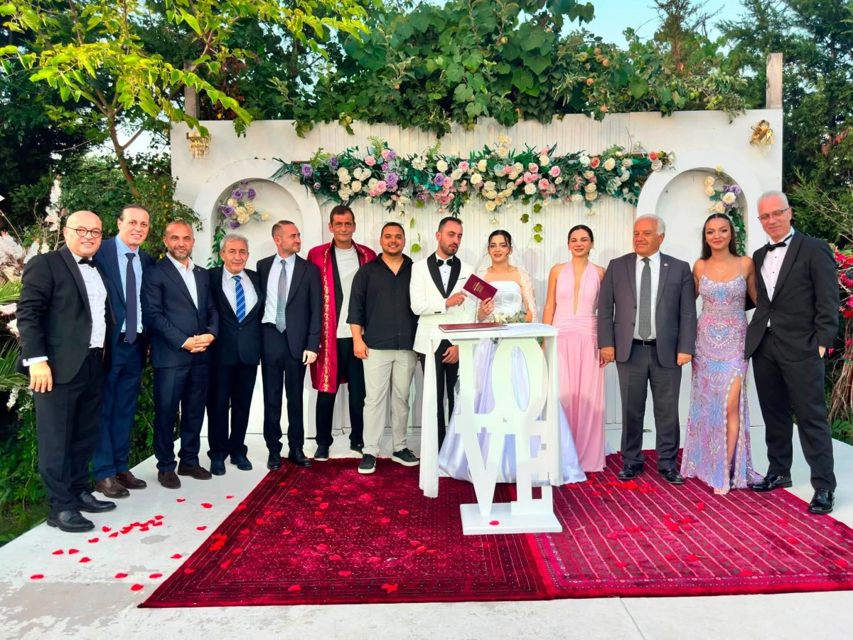 GEN&Ccedil;ER VE &Ouml;ZT&Uuml;RK AİLELERİNİN MUTLU G&Uuml;N&Uuml;