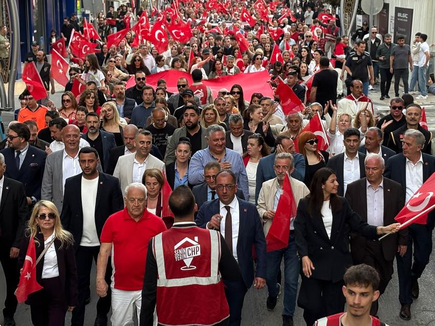 "GEN&Ccedil;LİK LAİK CUMHURİYETİN &Ouml;NC&Uuml;S&Uuml;D&Uuml;R"
