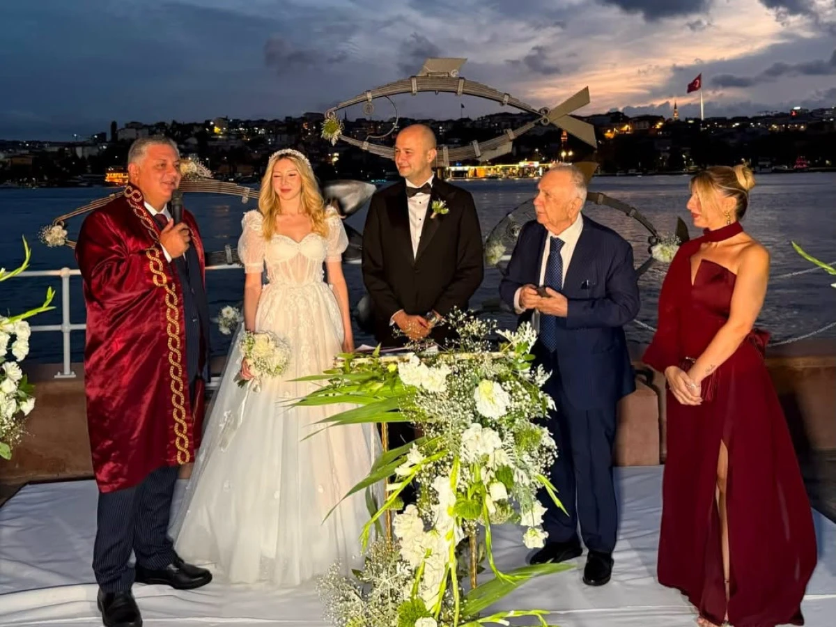KAYA AİLESİNİN MUTLU G&Uuml;N&Uuml;