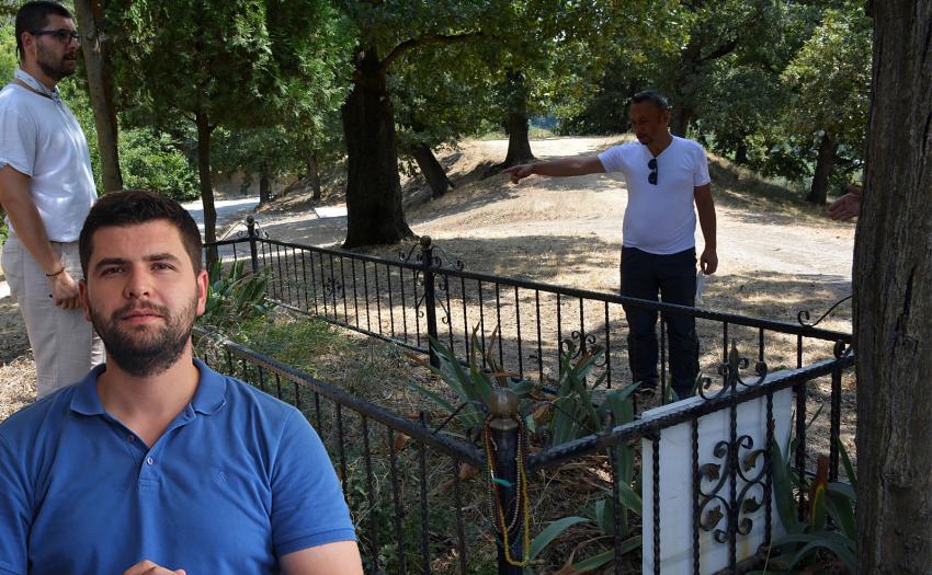 KAYBOLMAYA Y&Uuml;Z TUTAN DEDE MEZARLARI VE YATIRLAR G&Uuml;N Y&Uuml;Z&Uuml;NE &Ccedil;IKARTILIYOR