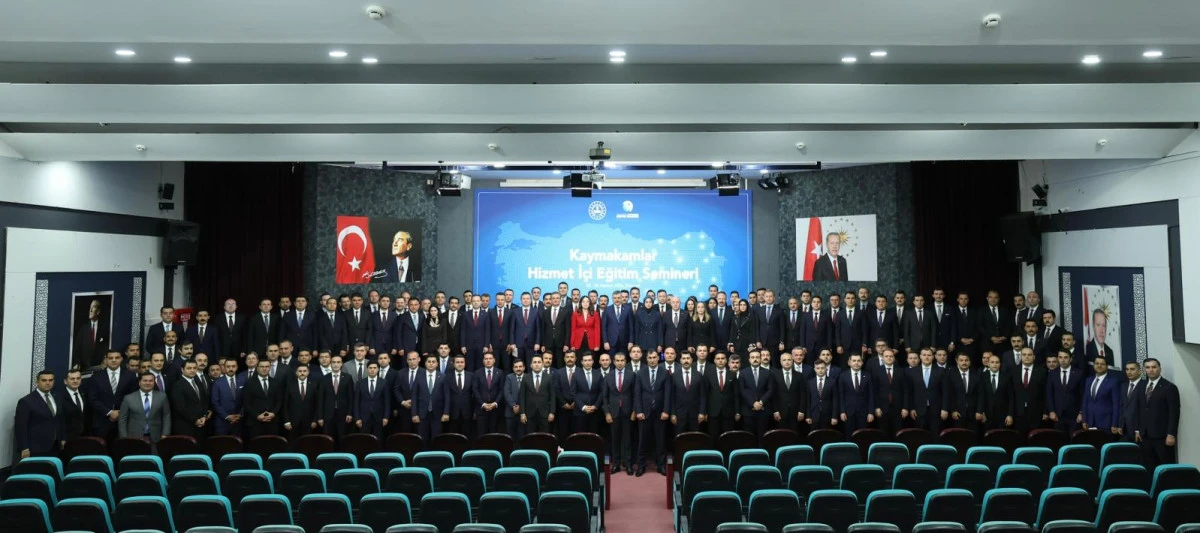 KAYMAKAMLAR HİZMETİ&Ccedil;İ EĞİTİM SEMİNERİNE KATILDI