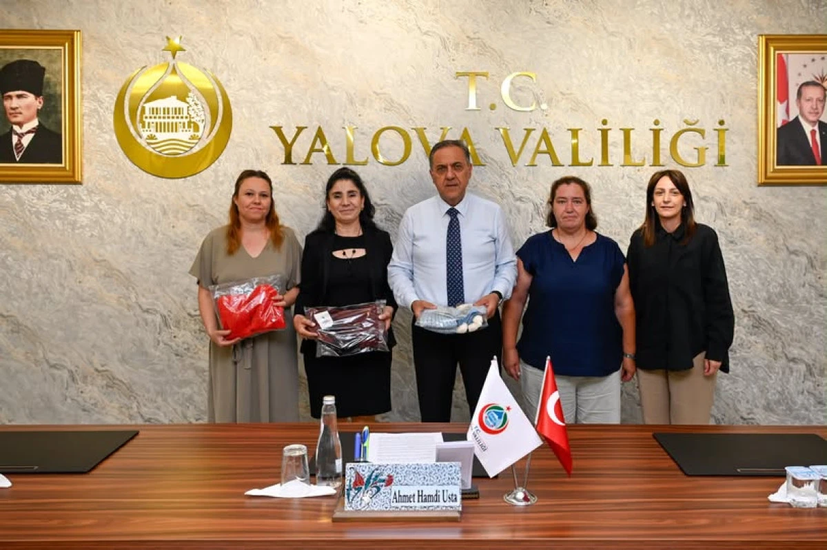 KİMSESİZ &Ccedil;OCUKLAR İ&Ccedil;İN &Ouml;RD&Uuml;KLERİ BERELERİ VALİ USTAYA TESLİM ETTİLER