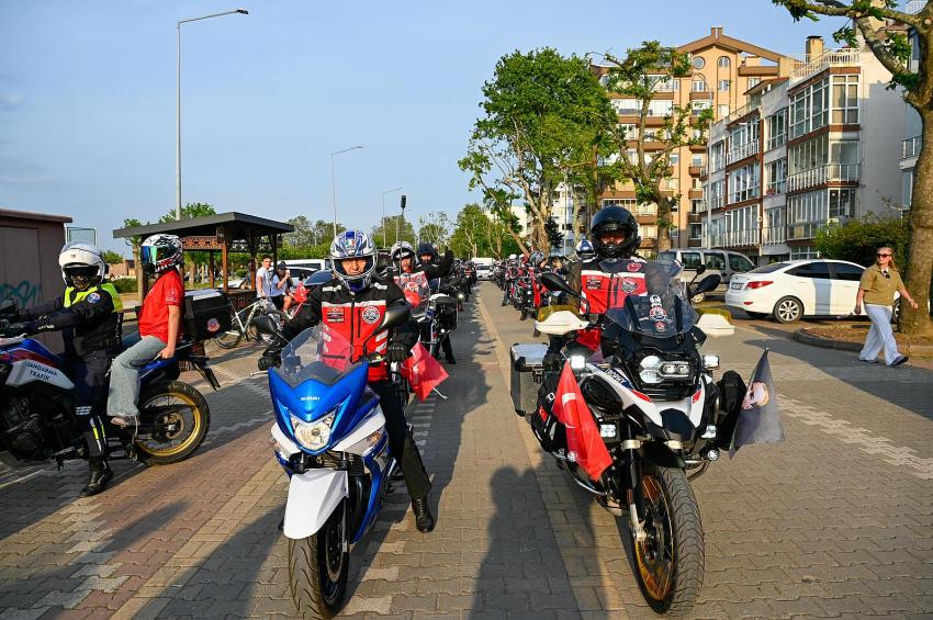 MOTOSİKLET&Ccedil;İLER KORTEJE RENK KATTI