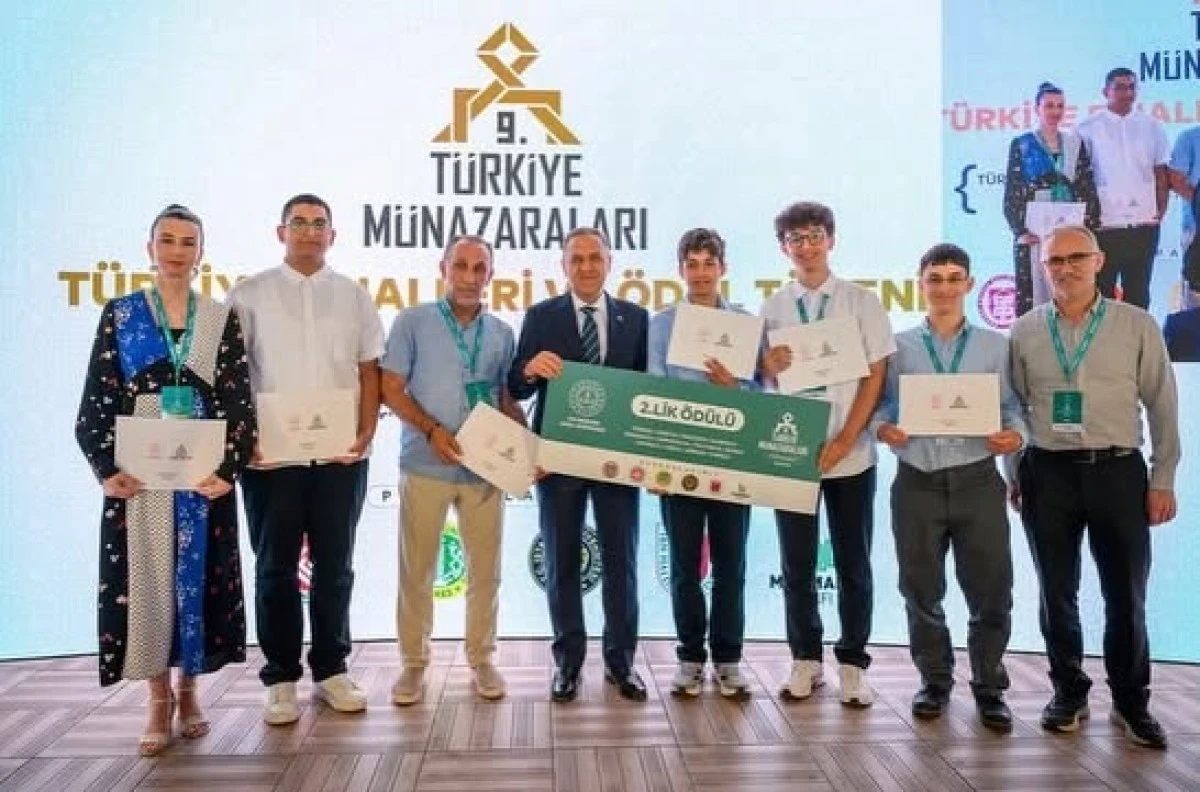 &Ouml;D&Uuml;LLERİNİ VALİ USTA VERDİ