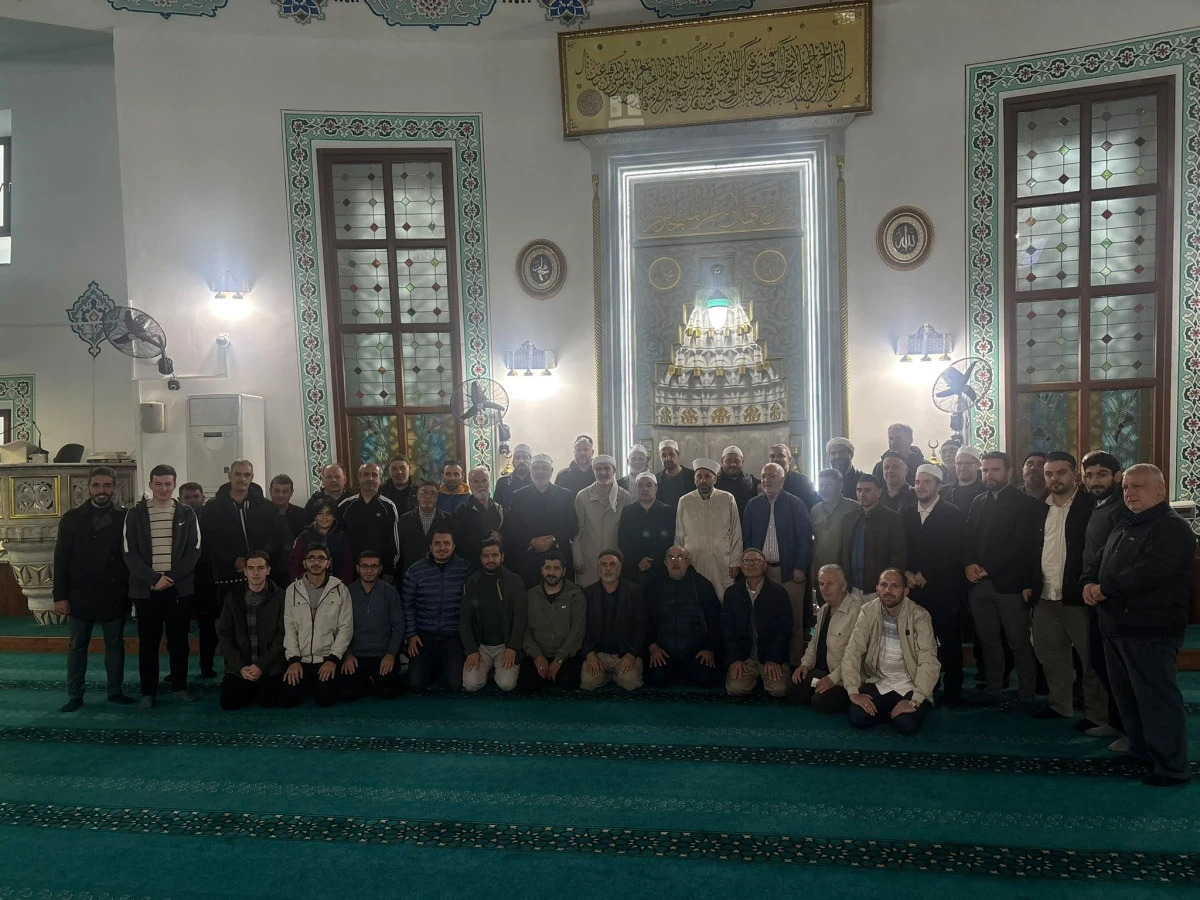 SABAH NAMAZI BULUŞMALARI MERKEZ CAMİ'DE BAŞLADI