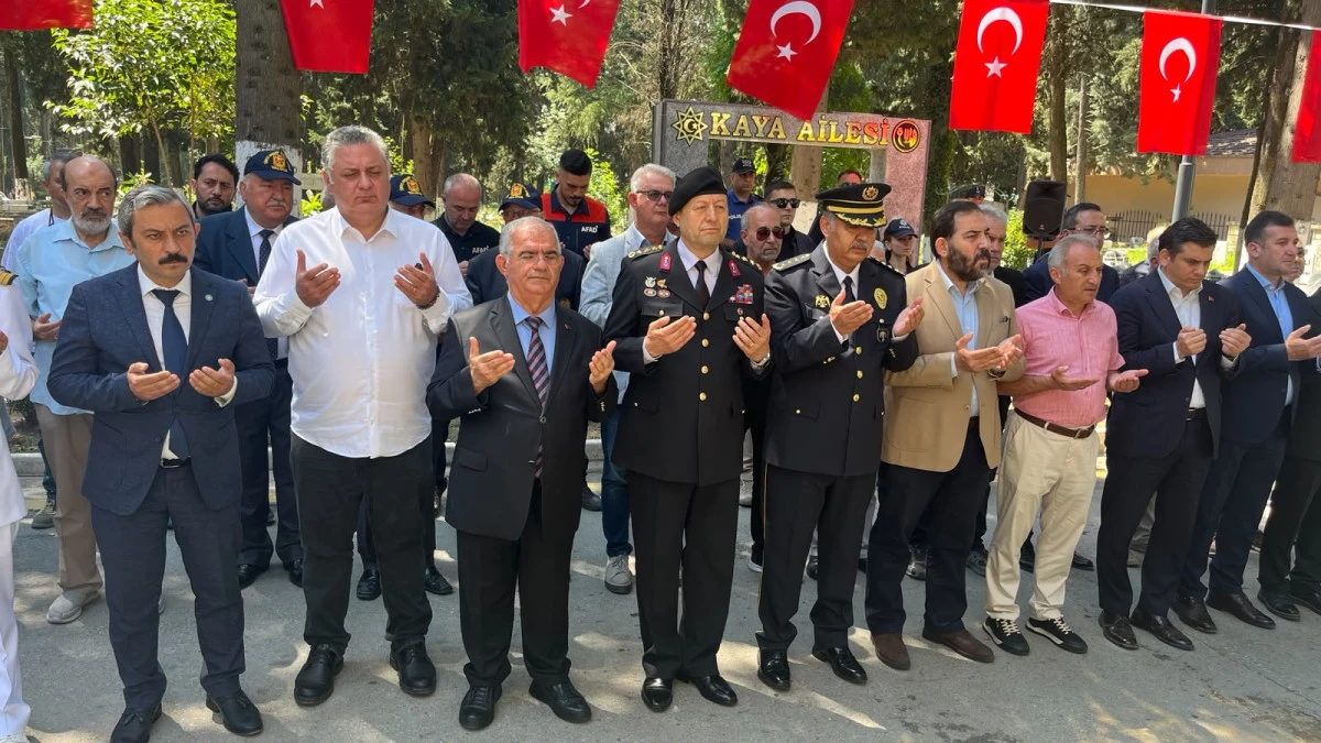 ŞEHİTLER MEZARLARI BAŞINDA ANILDI