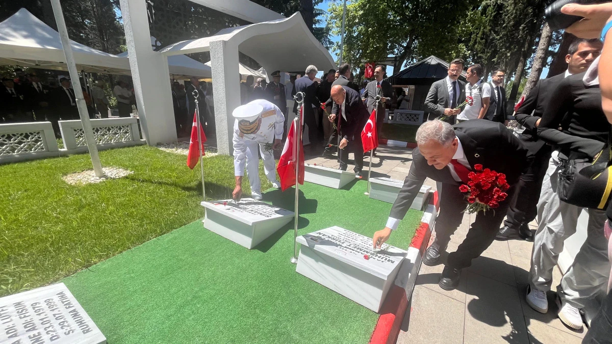ŞEHİTLER MEZARLARI BAŞINDA ANILDILAR