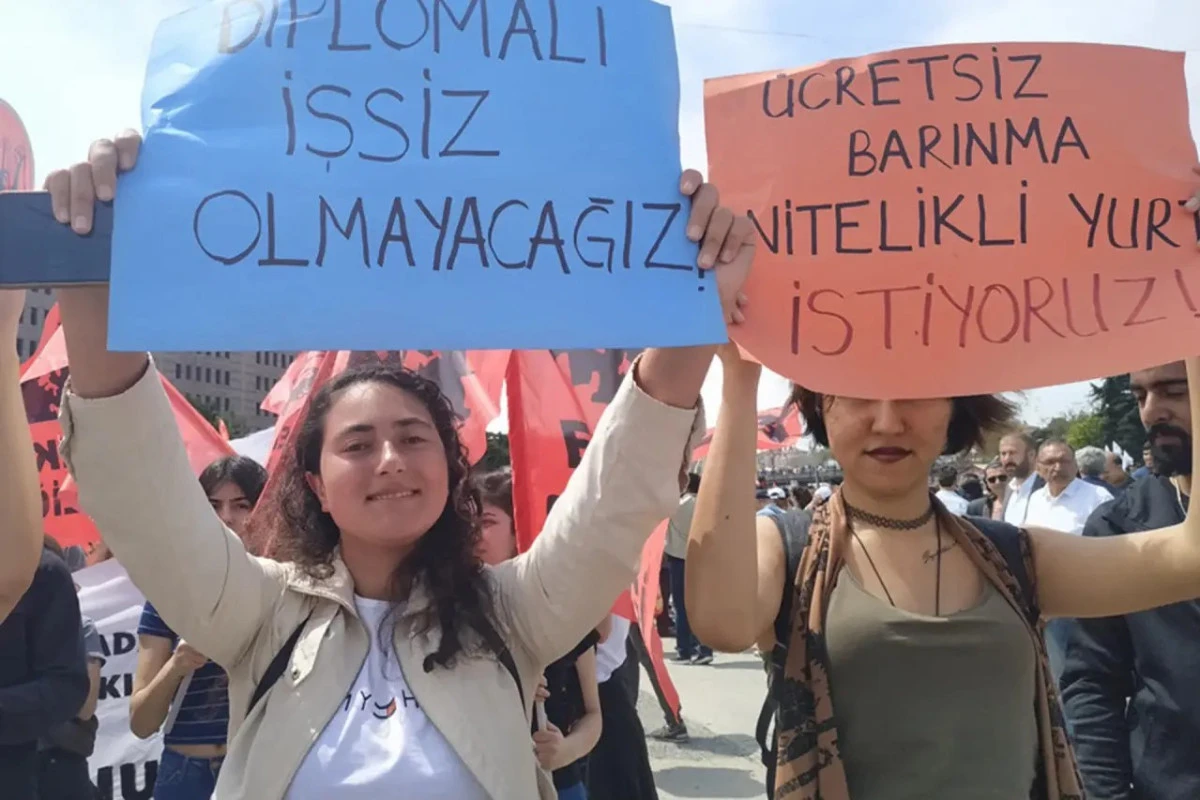 &Uuml;NİVERSİTE MEZUNLARININ D&Ouml;RTTE BİRİ İŞSİZ KALDI