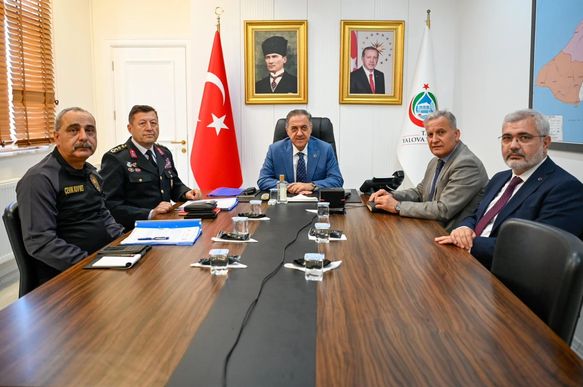 VALİ USTA OKUL G&Uuml;VENLİĞİ TOPLANTISINA KATILDI