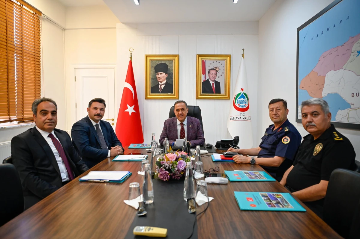 VALİ USTA SPOR G&Uuml;VENLİĞİ TOPLANTISINA KATILDI
