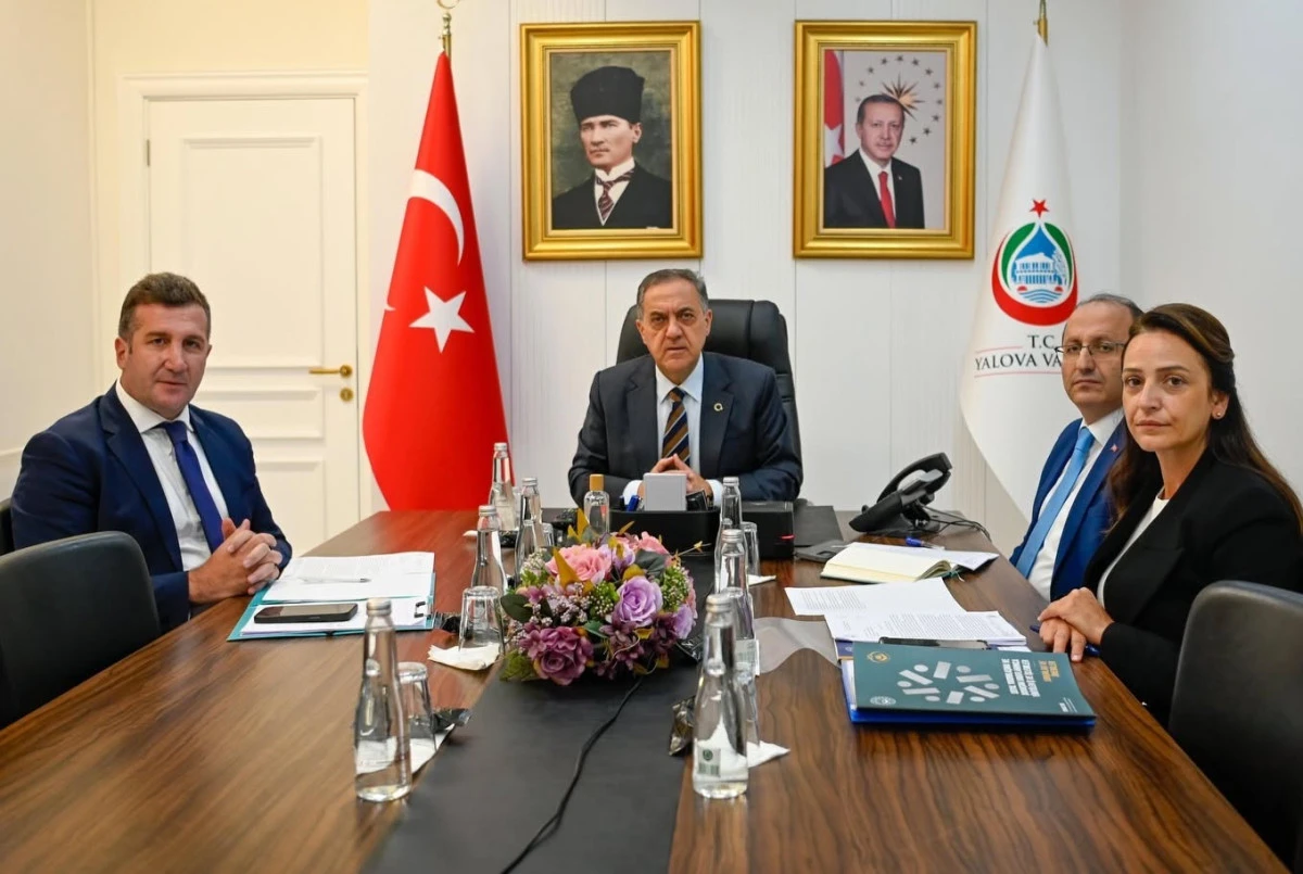 VALİ USTA VAKIFLAR TOPLANTISINA KATILDI
