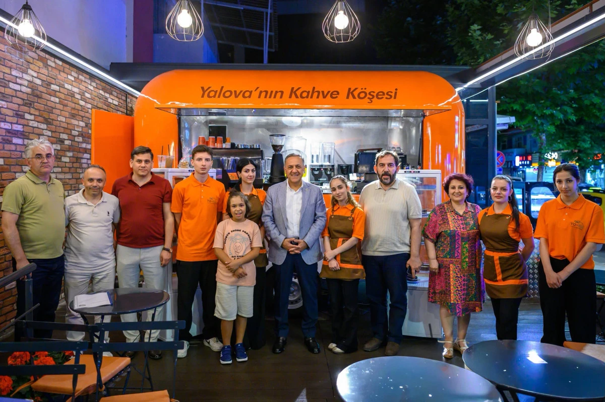 YA-KA&rsquo;NIN İLK KAHVESİNİ VALİ USTA İ&Ccedil;Tİ
