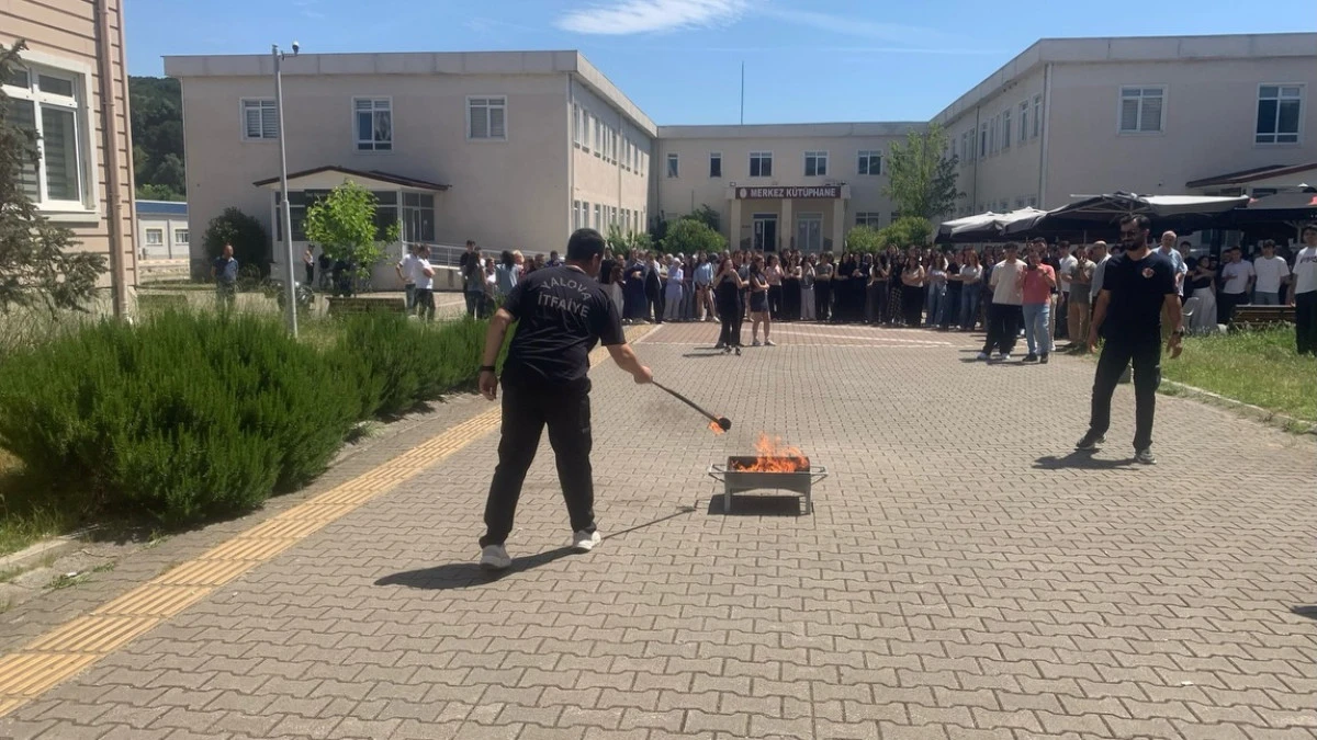 YALOVA &Uuml;NİVERSİTESİ&rsquo;NDE ASLINI ARATMAYAN YANGIN TATBİKATI