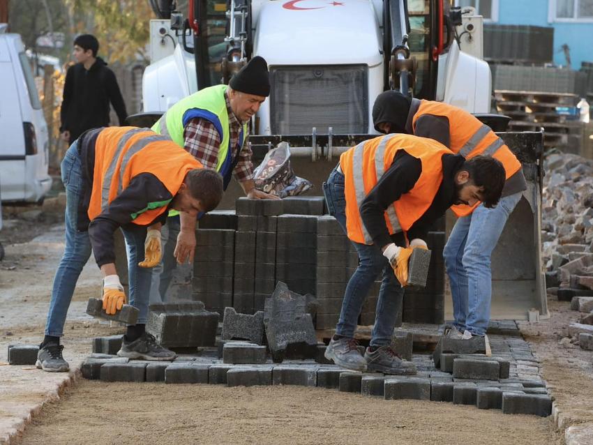 YALOVA BELEDİYESİ 15 BİN 650 METRE KARE PARKE TAŞ YOL YAPIMI GER&Ccedil;EKLEŞTİRDİ