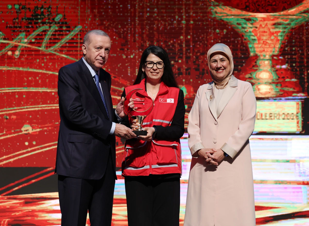 YALOVALI G&Ouml;N&Uuml;LL&Uuml;YE T&Uuml;RK KIZILAY&rsquo;INDAN B&Uuml;Y&Uuml;K &Ouml;D&Uuml;L