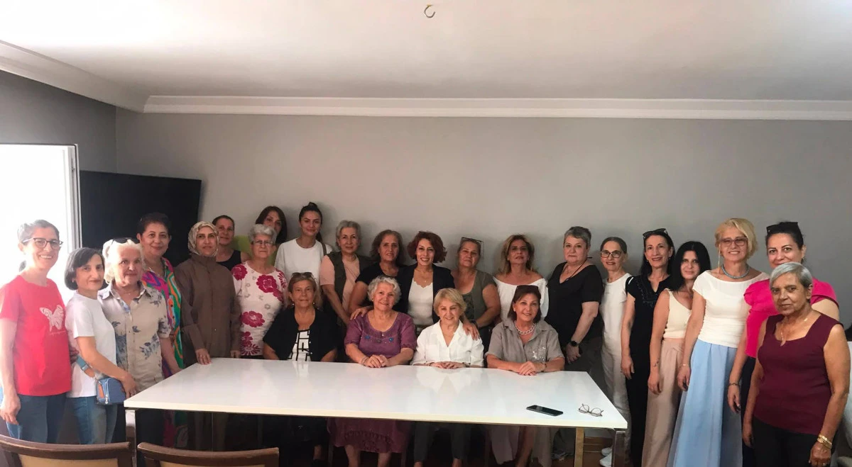 YENİ PARTİ'DEN &Ouml;ĞRENCİLERE OKUL MALZEMESİ DESTEĞİ