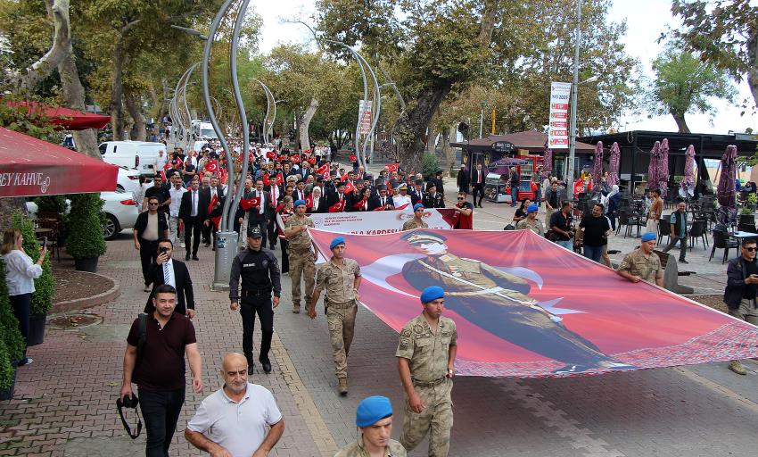 GAZİLERİ GURUR VE MİNNETLE ANDIK