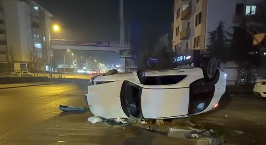 KONTROLDEN ÇIKAN OTOMOBİL TAKLA ATTI