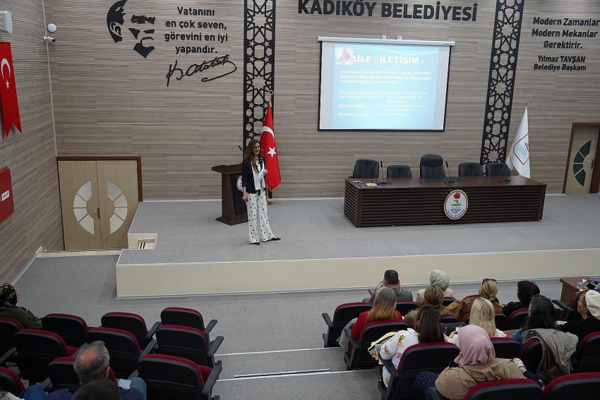 “AİLE İÇİ İLİŞKİLER VE ÇOCUK GÜVENLİĞİ” SÖYLEŞİSİNE YOĞUN İLGİ