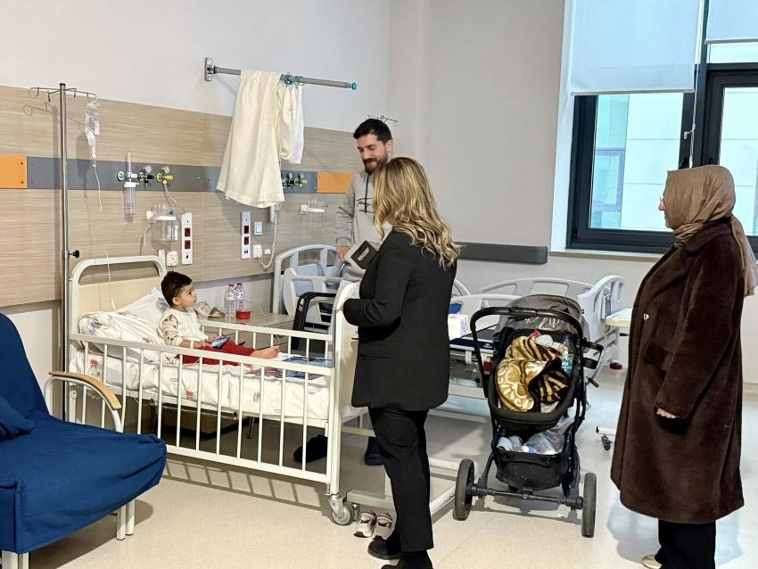 AK KADINLAR KALPLERE DOKUNDU