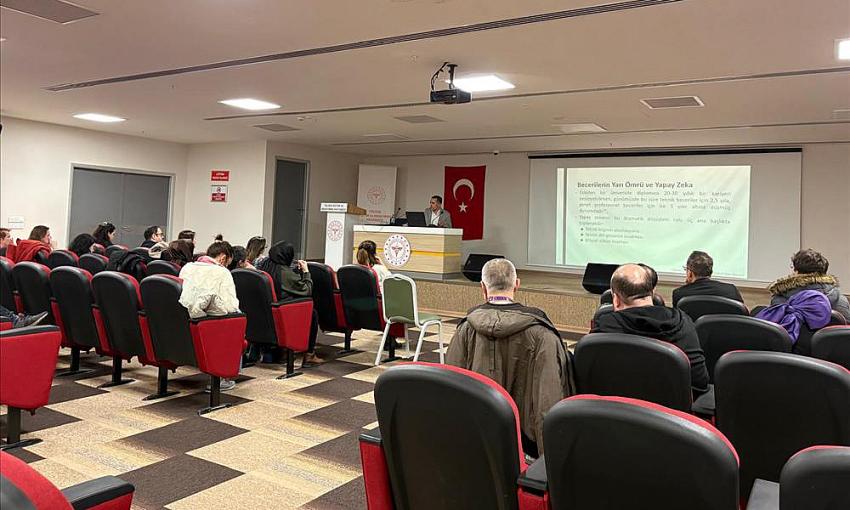 “AKADEMİK ÜRETKENLİKTE YAPAY ZEKÂ KULLANIMI” SEMİNERİ GERÇEKLEŞTİRİLDİ