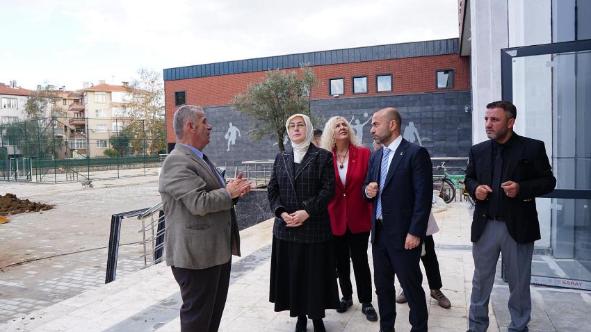 AKYOL VE GÜÇLÜ YALOVA LİSESİ’Nİ İNCELEDİ