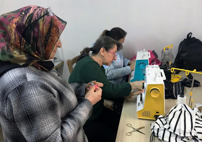 ALTINOVALI KADINLAR, DEPREMZEDELERİ ISITACAK