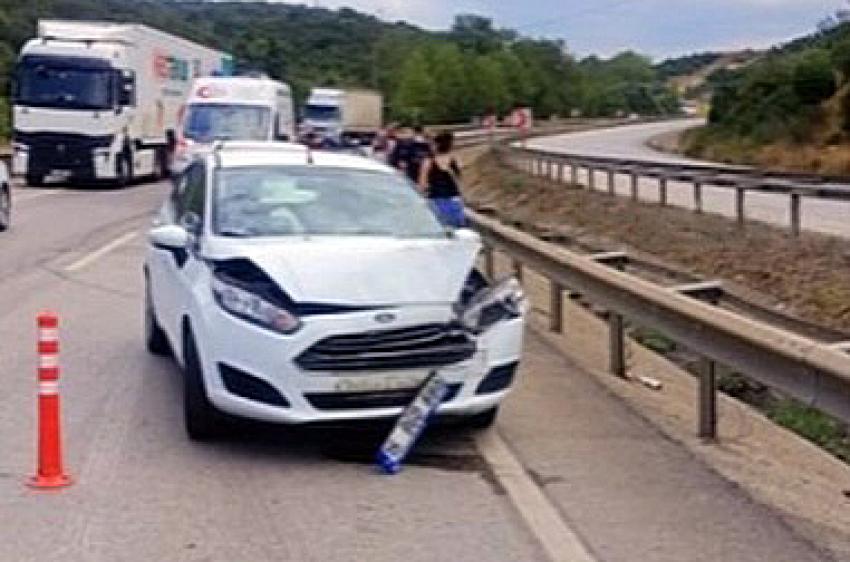 ANİDEN DURAN ARACA ARKADAN ÇARPTI