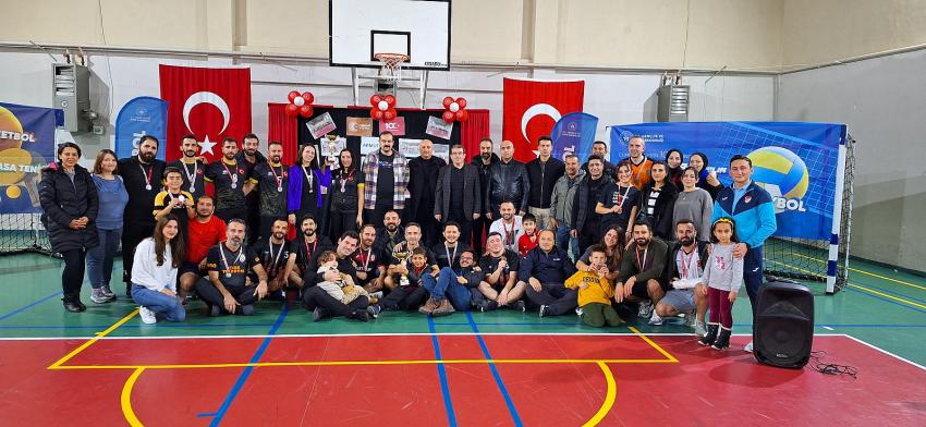 ARMUTLU’DA VOLEYBOL ŞÖLENİ SONA ERDİ