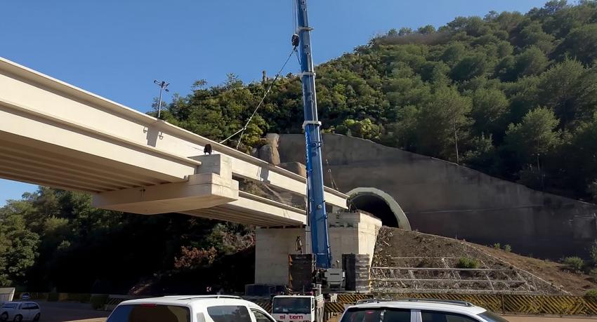 ARMUTLU TÜNELİNDE KİRİŞLER YERLEŞTİRİLİYOR