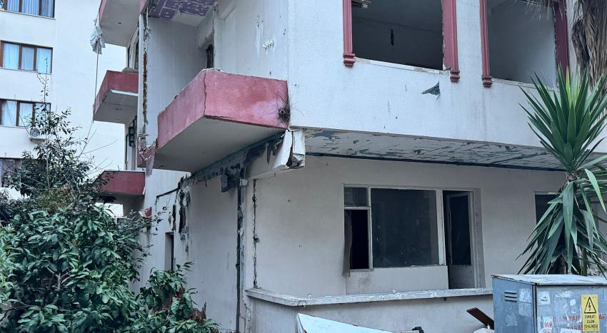 BOŞ BİNALAR TEHLİKE SAÇIYOR