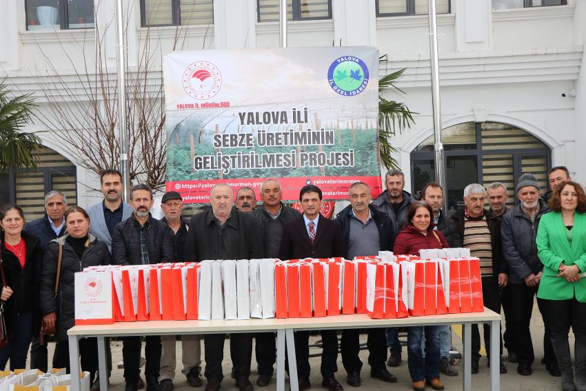 ÇİFTÇİLERE 249 KG. ÇALI FASULYESİ TOHUMU DAĞITTI