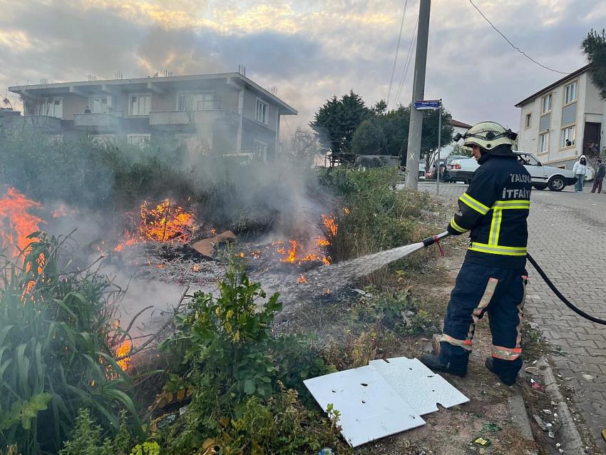 ÇÖPLER ALEV ALDI İTFAİYE ALARMA GEÇTİ