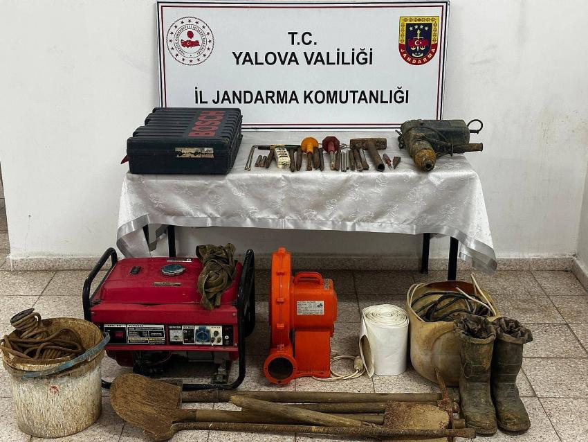DEFİNE HAYALİ JANDARMAYA TAKILDI