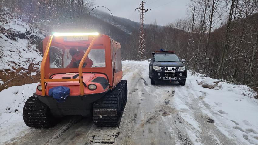 DELMECE YAYLASI YOLUNDA MAHSUR KALAN 35 KİŞİ KURTARILDI