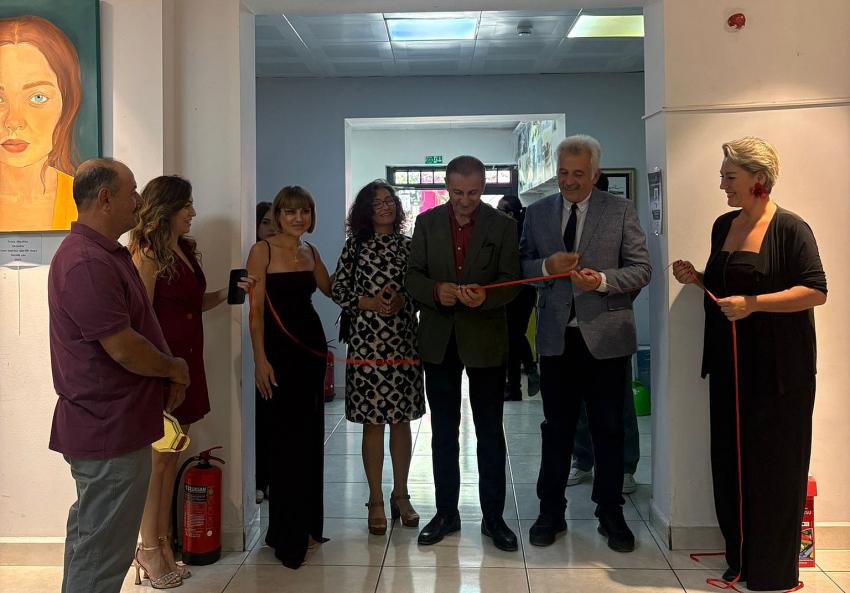 FEYZA AKYILDIZ’IN RESİM SERGİSİ SANATSEVERLERLE BULUŞTU