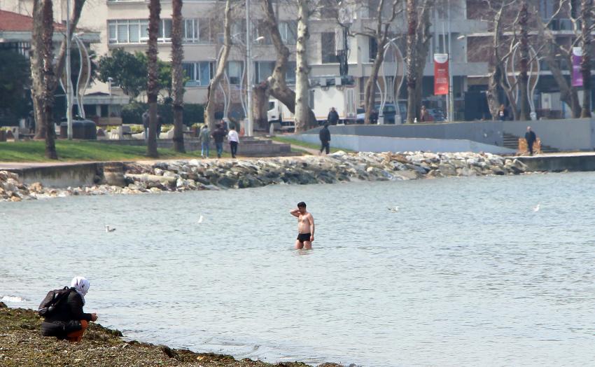 GÜNEŞİ GÖREN VATANDAŞ SOLUĞU DENİZDE ALDI