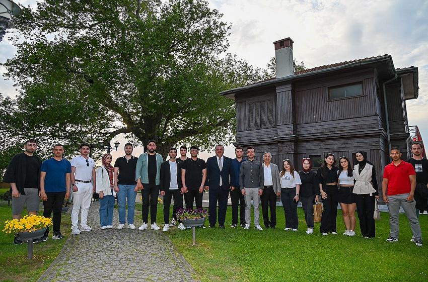 GÜREL GENÇLERLE BULUŞTU