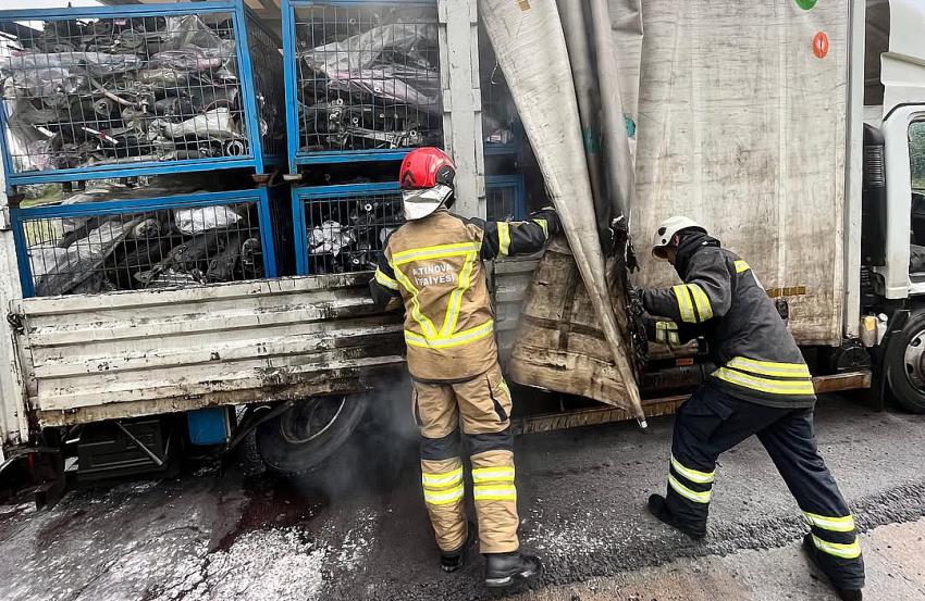 KAMYONUN DORSESİNDE YANGIN ÇIKTI