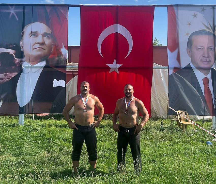 KAYA KARDEŞLER KÜRSÜ YAPTI