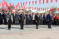 CUMHURİYET COŞKUSU ÇELENK SUNMA TÖRENİ İLE BAŞLADI