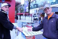 ZENGİN OLMAYI HAYAL EDENLER MİLLİ PİYANGO BAYİLERİNE AKIN EDİYOR