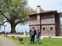 ABD BAŞKONSOLOSU YÜRÜYEN KÖŞK’E HAYRAN KALDI